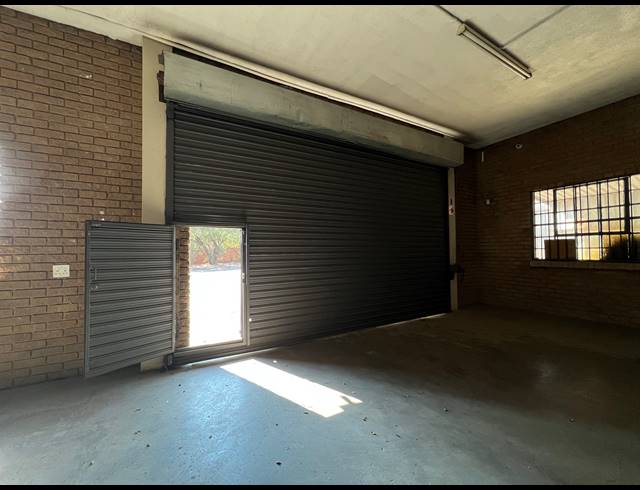 673M² WAREHOUSE FOR SALE IN HENNOPSPARK